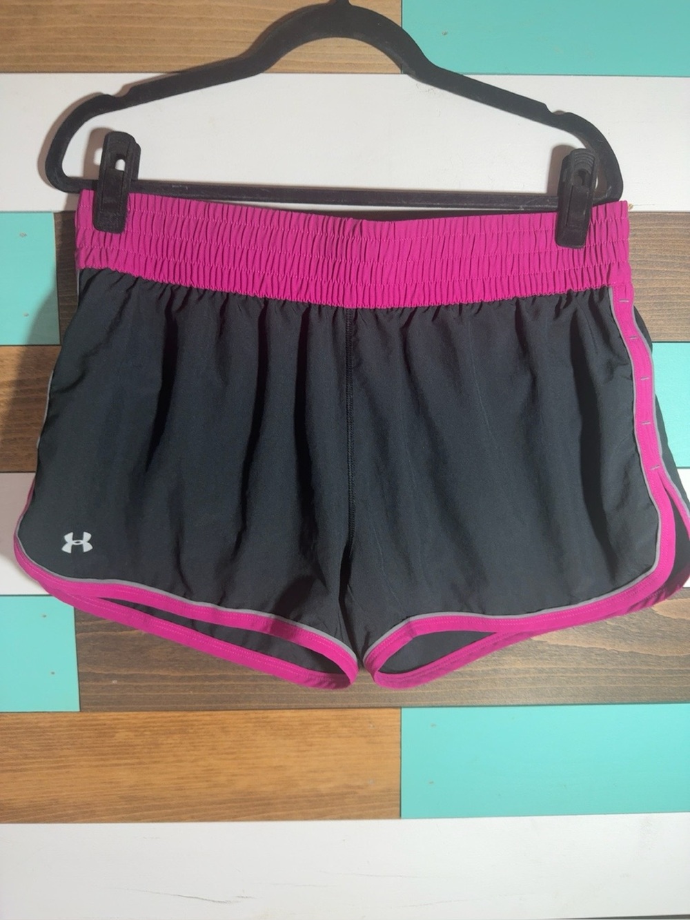 Under Armour HeatGear Women’s Large Running Shorts Black Pink Lined Reflectiv